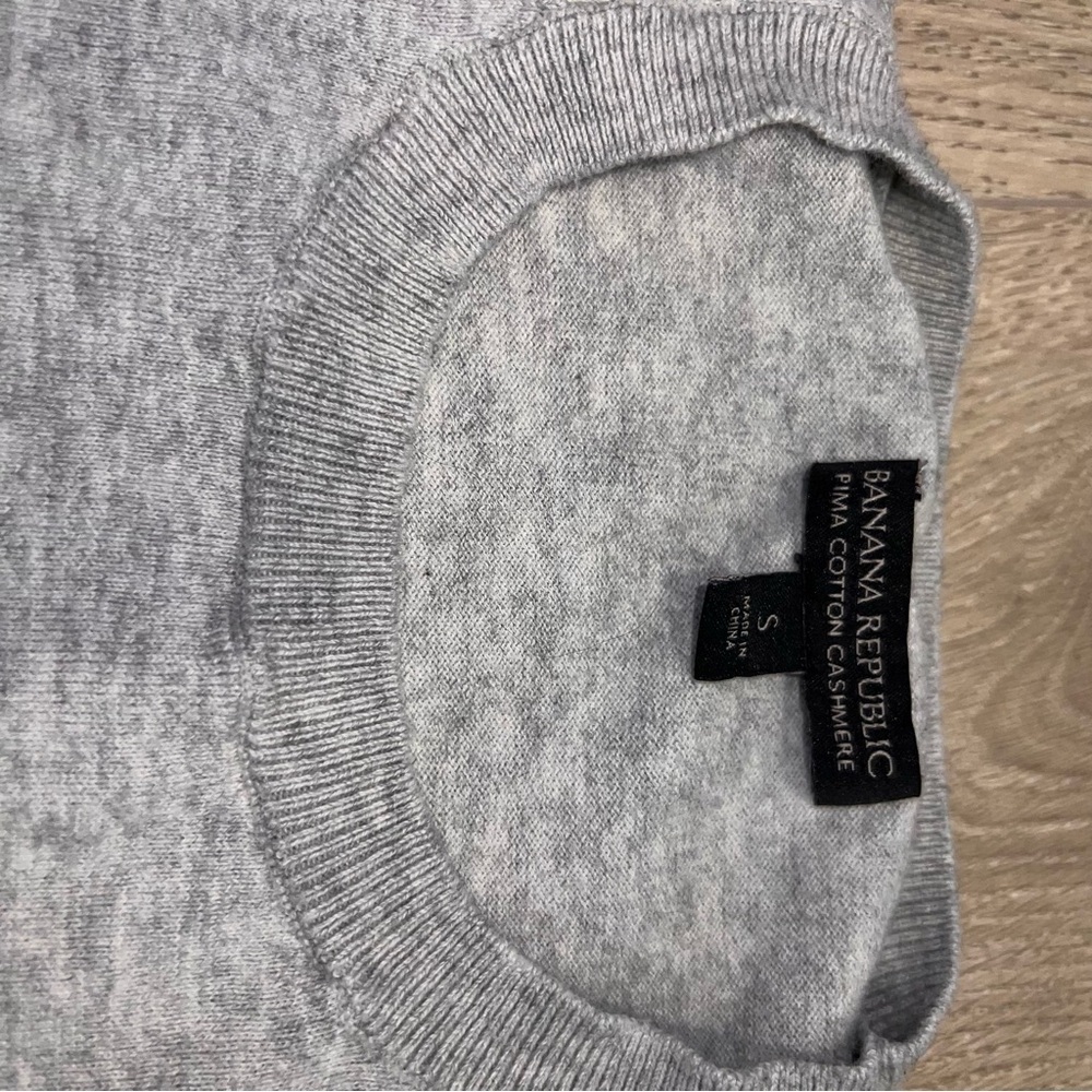 Banana Republic Light Gray Women's Crew Neck Sweater - Picture 5 of 5